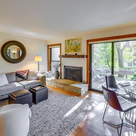 All-Season Sun Valley Retreat With Deck And Grill